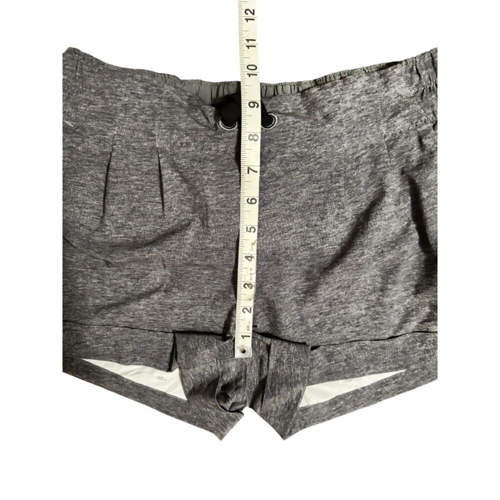 Lululemon On The Fly Heather Gray Shorts Women 6‎ Activewear Stretch - Picture 6 of 6